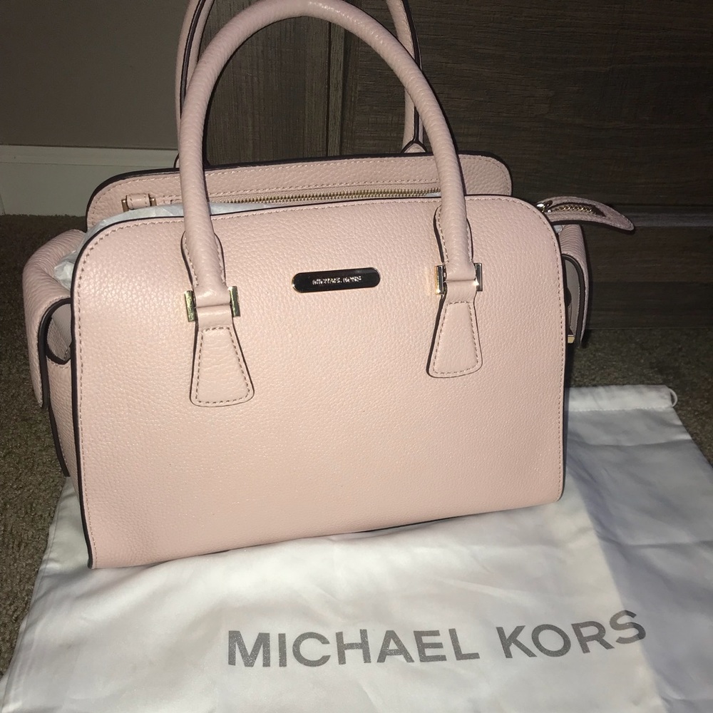 ⭐️ NWT Michael Kors Harper Satchel